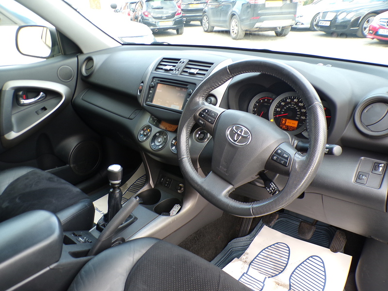 Toyota RAV4 D-4D XT-R - U1720