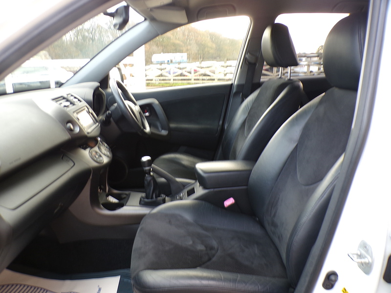 Toyota RAV4 D-4D XT-R - U1720