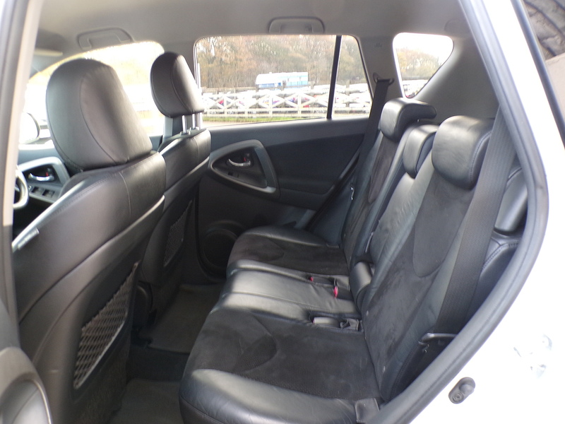 Toyota RAV4 D-4D XT-R - U1720