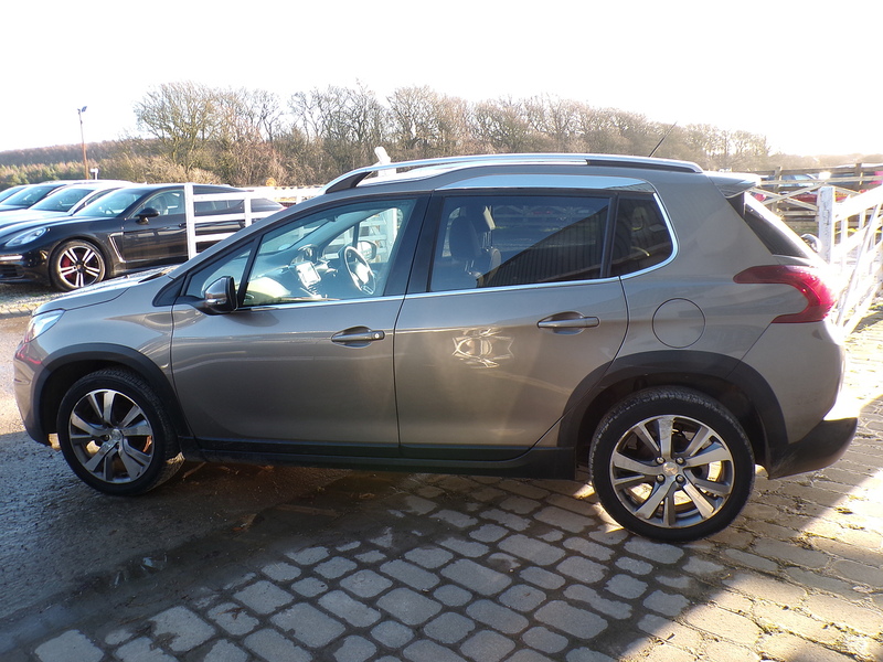 Peugeot 2008 PureTech Allure - U1761