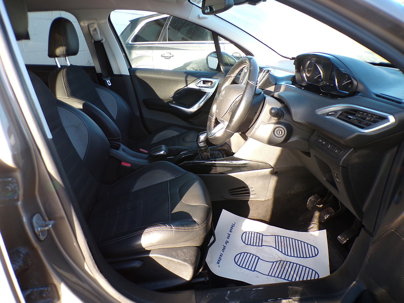 Peugeot 2008 PureTech Allure - U1761