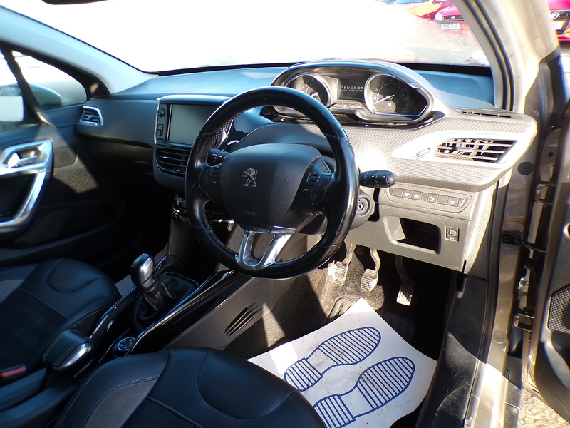 Peugeot 2008 PureTech Allure - U1761