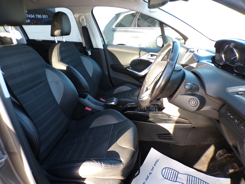 Peugeot 2008 PureTech Allure - U1761