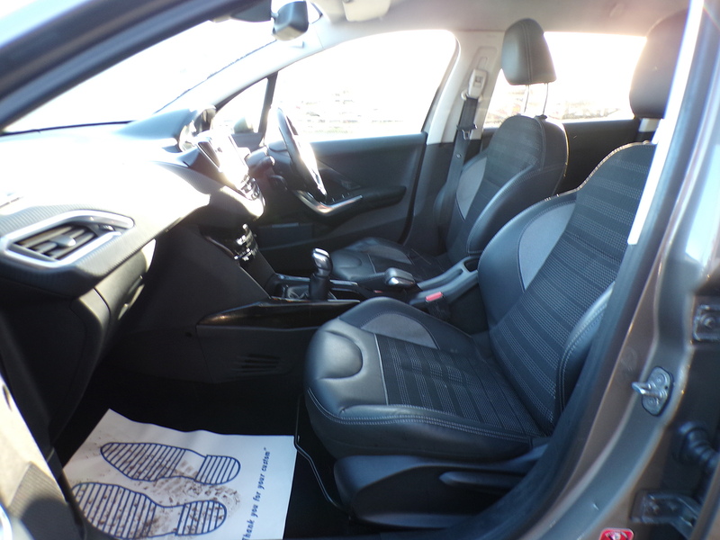 Peugeot 2008 PureTech Allure - U1761