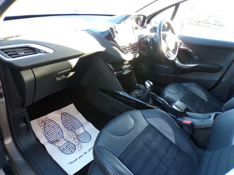 Peugeot 2008 PureTech Allure - U1761