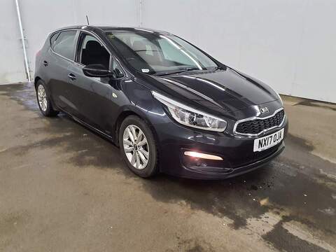 Kia Ceed 3.0D V6 Hatchback 5dr Diesel TiptronicS Euro 5 (s/s) (300 ps)