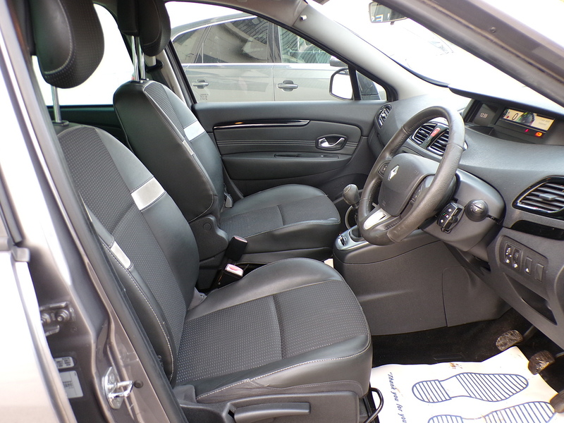 Renault Grand Scenic dCi Dynamique TomTom - U1792