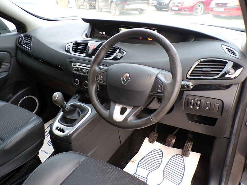 Renault Grand Scenic dCi Dynamique TomTom - U1792