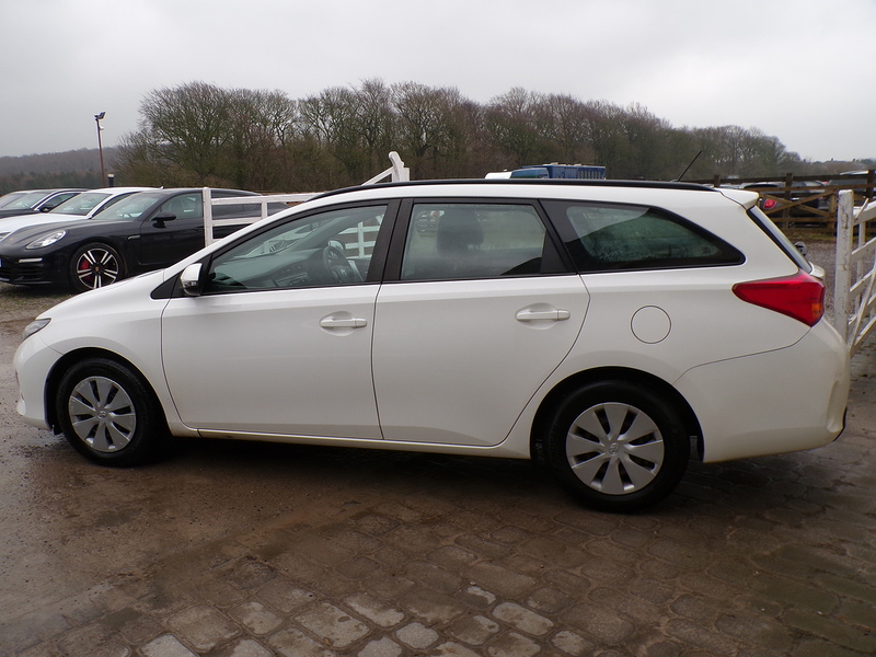 Toyota Auris D-4D Active - U1809