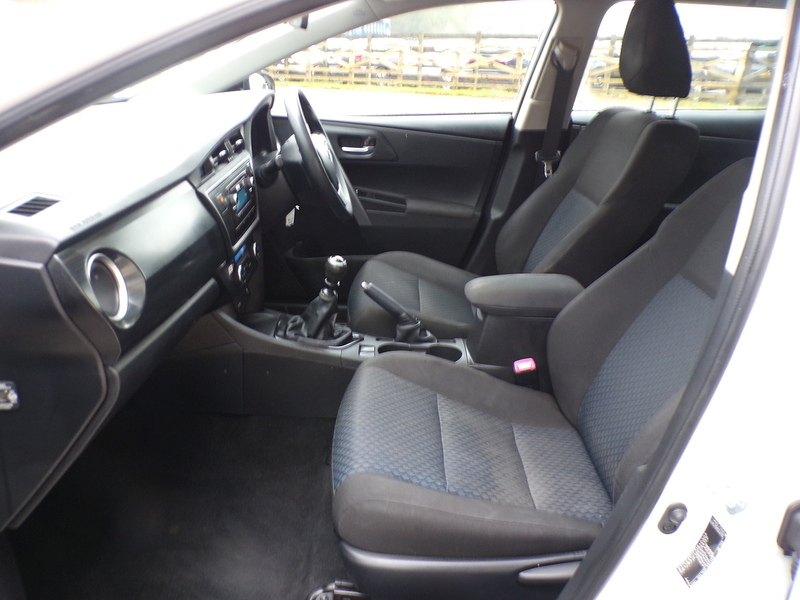 Toyota Auris D-4D Active - U1809