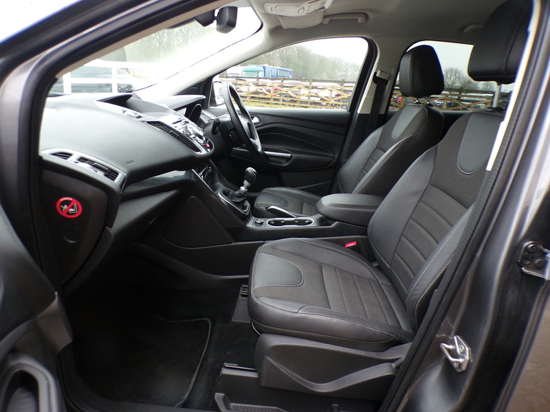 Ford Kuga TDCi Titanium - U1824