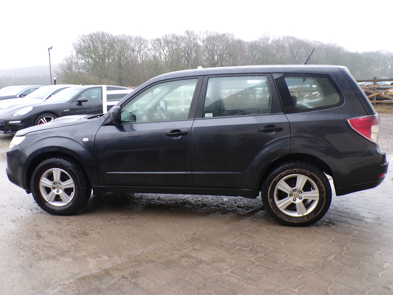 Subaru Forester D X - U1829