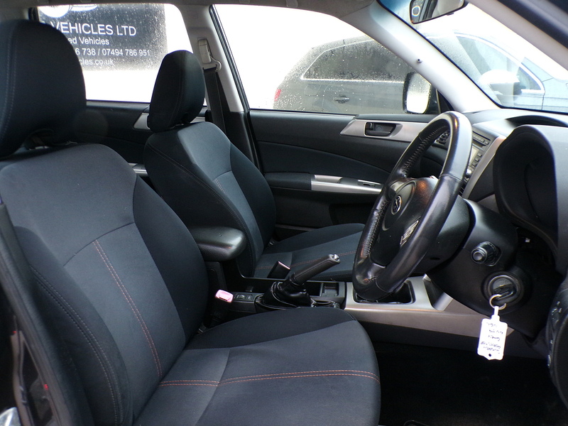 Subaru Forester D X - U1829