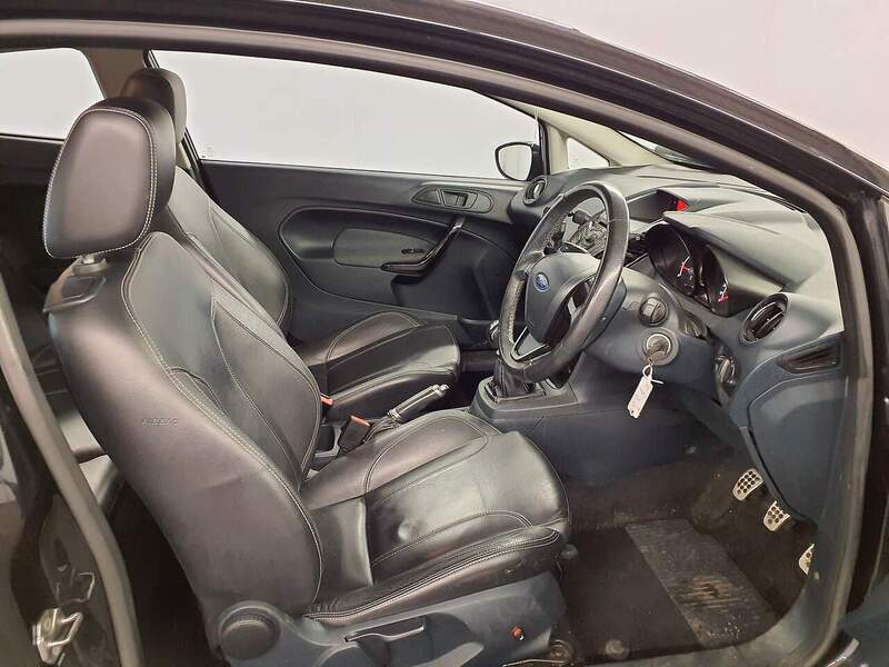 Ford Fiesta Metal - U1846