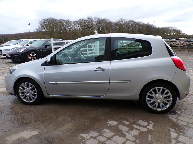 Renault Clio Dynamique TomTom - U1866