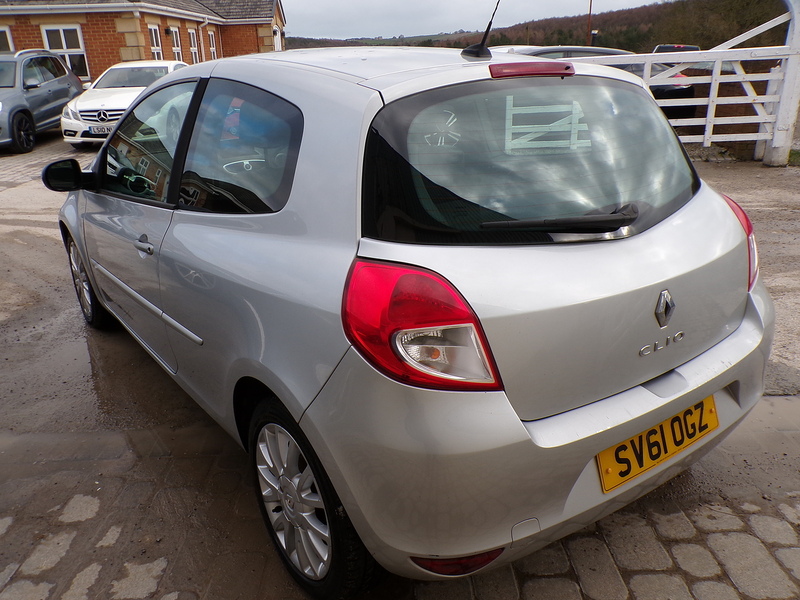 Renault Clio Dynamique TomTom - U1866