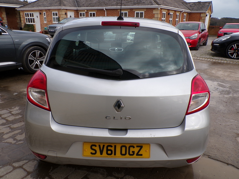 Renault Clio Dynamique TomTom - U1866