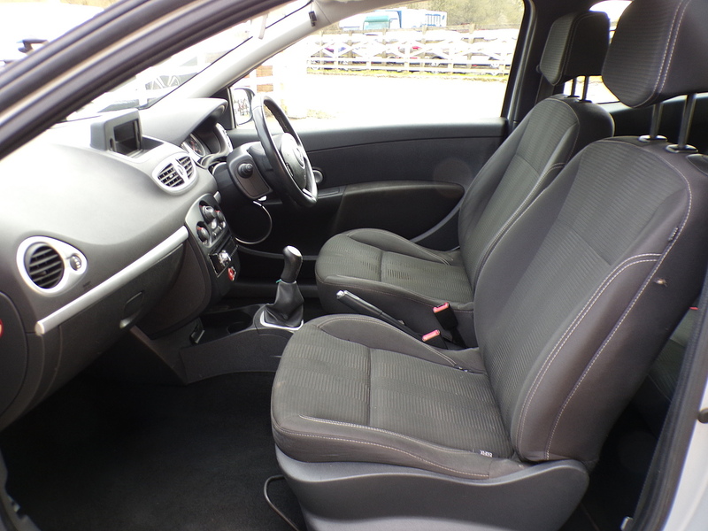 Renault Clio Dynamique TomTom - U1866