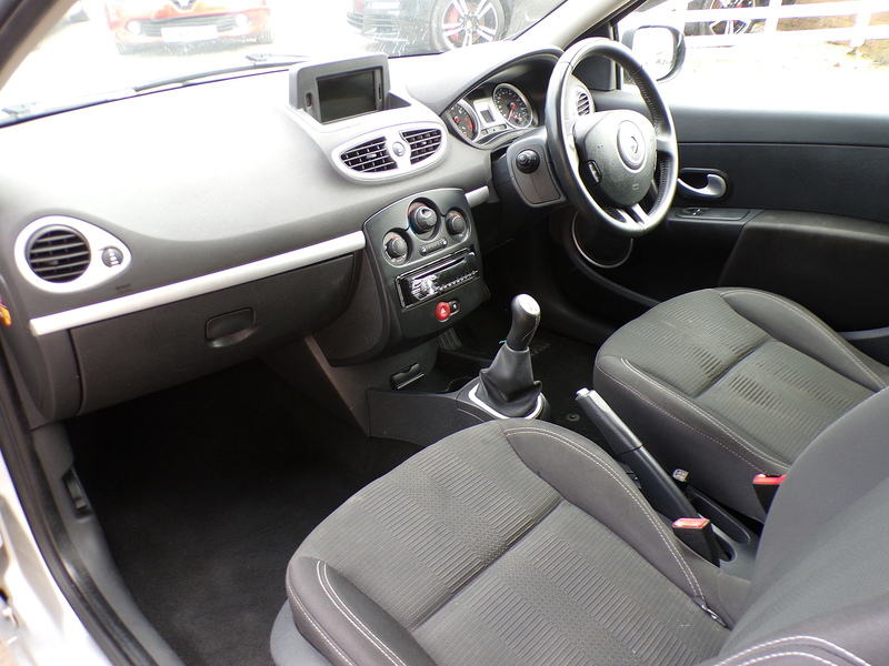 Renault Clio Dynamique TomTom - U1866