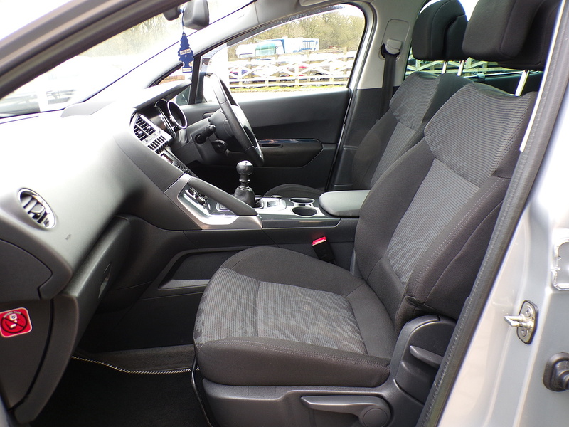 Peugeot 3008 HDi Exclusive - U1868