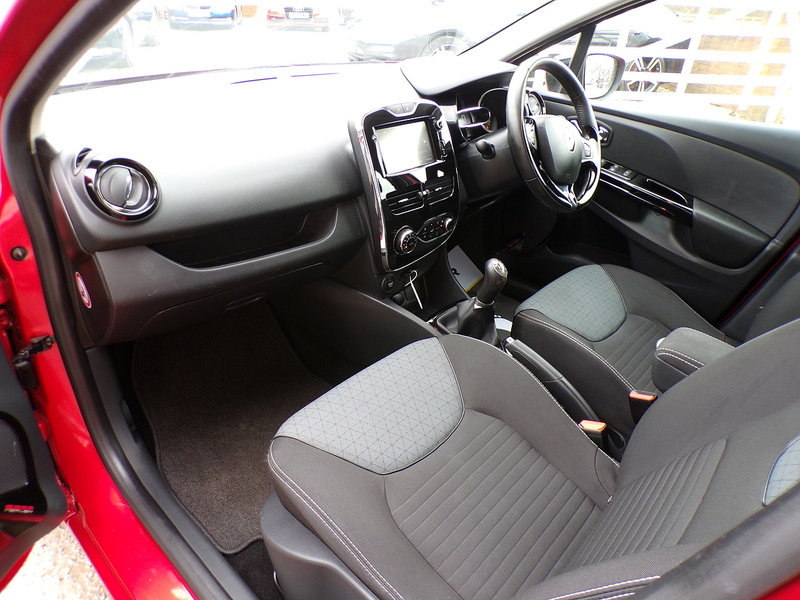 Renault Clio dCi Dynamique S MediaNav - U1870