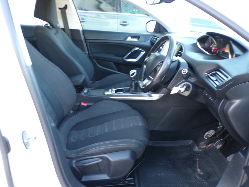 Peugeot 308 SW BlueHDi Allure - U1874