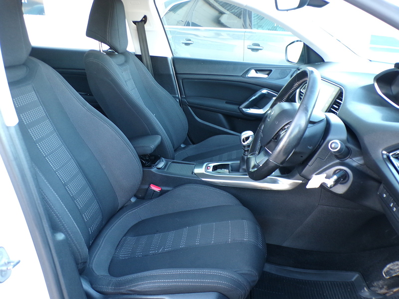 Peugeot 308 SW BlueHDi Allure - U1874