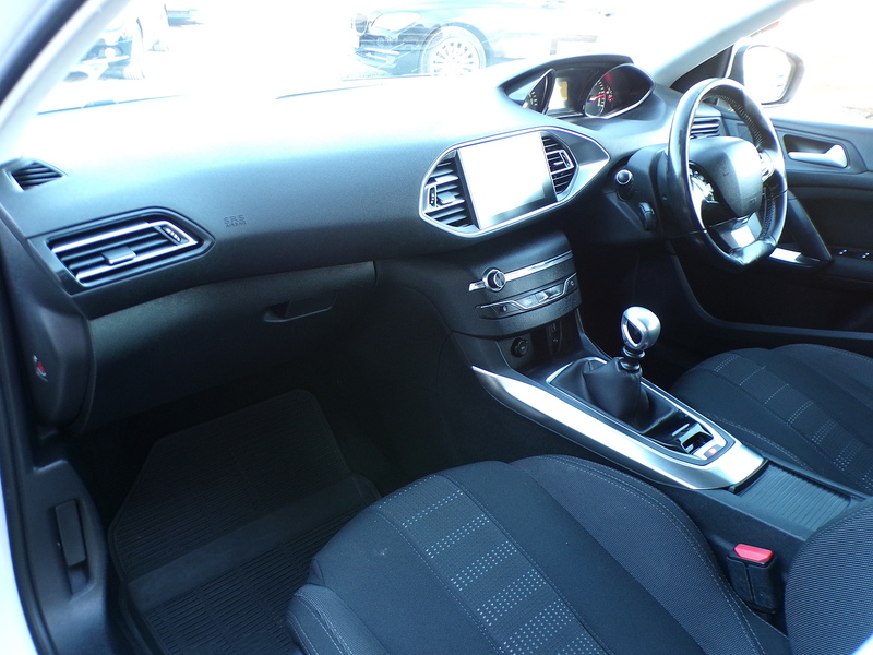 Peugeot 308 SW BlueHDi Allure - U1874