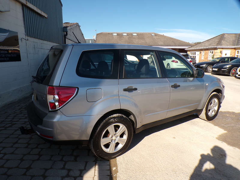 Subaru Forester D X - U1898