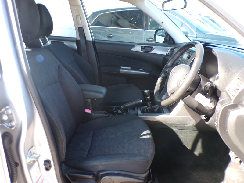 Subaru Forester D X - U1898