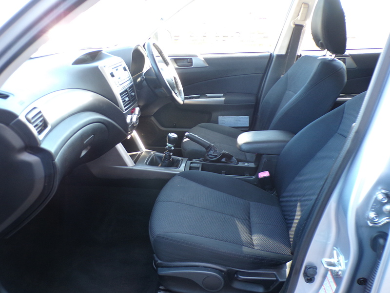 Subaru Forester D X - U1898