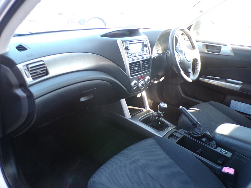 Subaru Forester D X - U1898