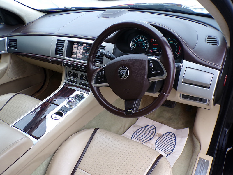 Jaguar XF d Portfolio - U1899
