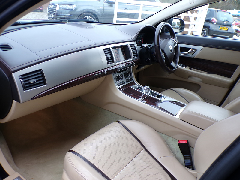 Jaguar XF d Portfolio - U1899