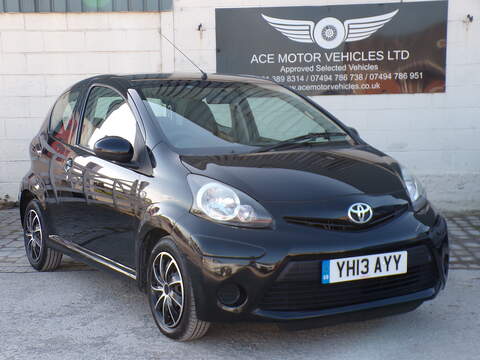 Toyota AYGO 1.2 12V Acenta Premium Hatchback 5dr Petrol Manual Euro 5 (s/s) (80 ps)