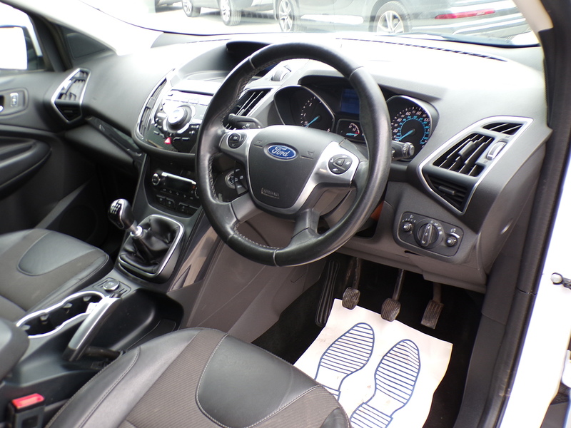 Ford Kuga TDCi Titanium - U1925