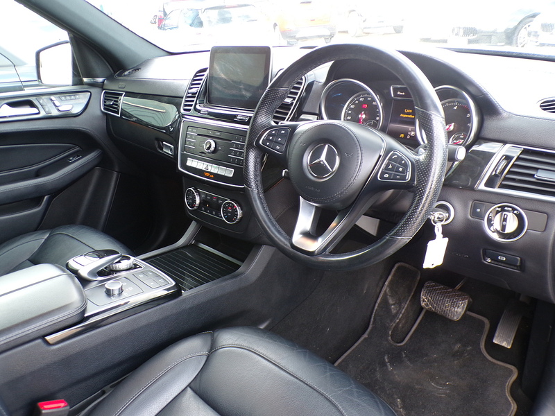 Mercedes-Benz GLS GLS350d V6 AMG Line - U1939