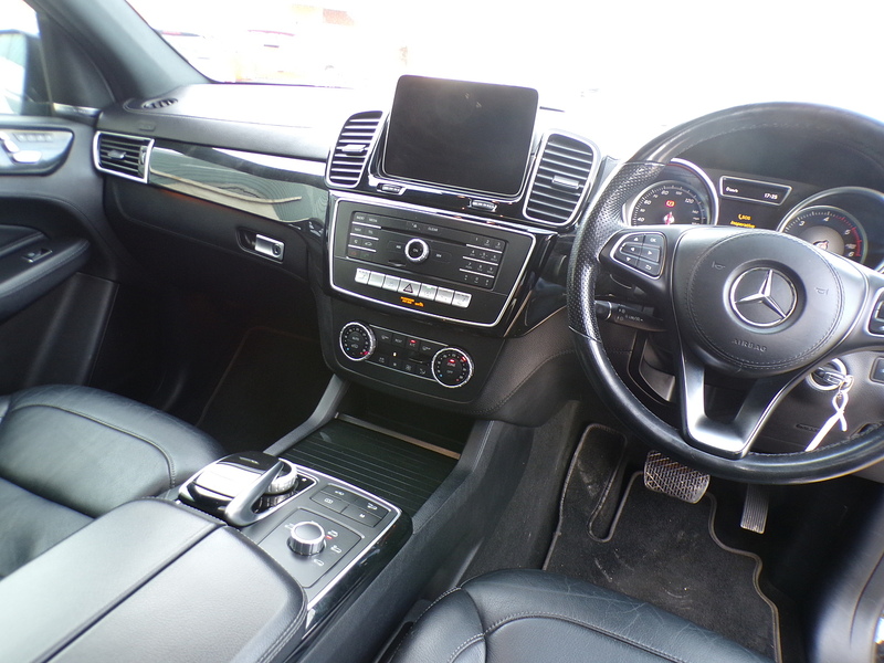 Mercedes-Benz GLS GLS350d V6 AMG Line - U1939