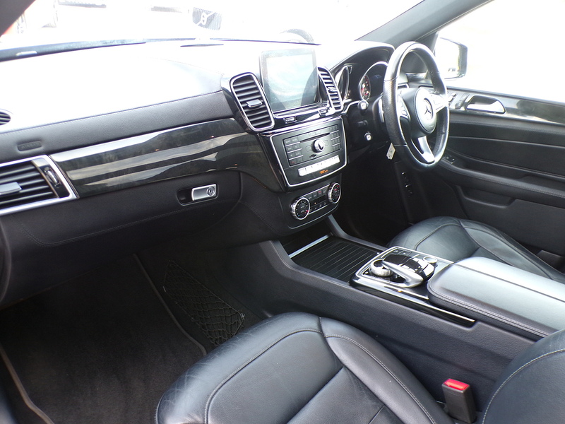 Mercedes-Benz GLS GLS350d V6 AMG Line - U1939