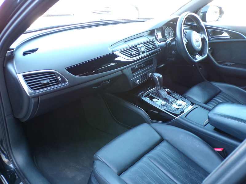 Audi A6 Saloon TDI ultra Black Edition - U1945