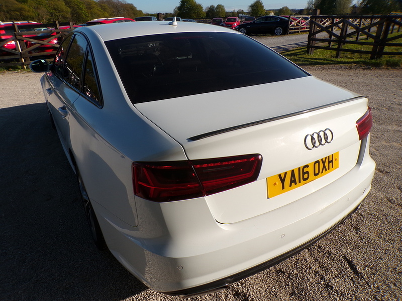 Audi A6 Saloon TDI ultra Black Edition - U1946
