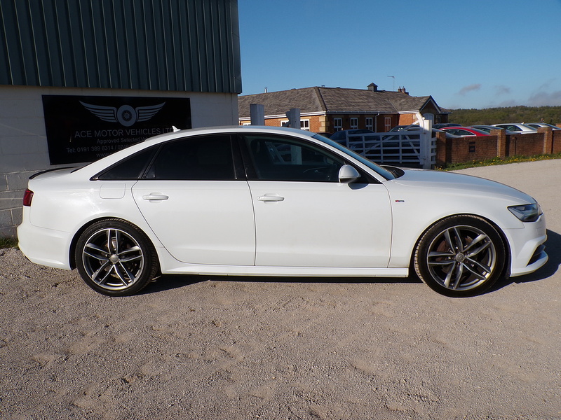 Audi A6 Saloon TDI ultra Black Edition - U1946