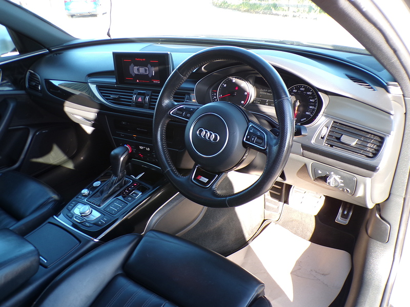Audi A6 Saloon TDI ultra Black Edition - U1946