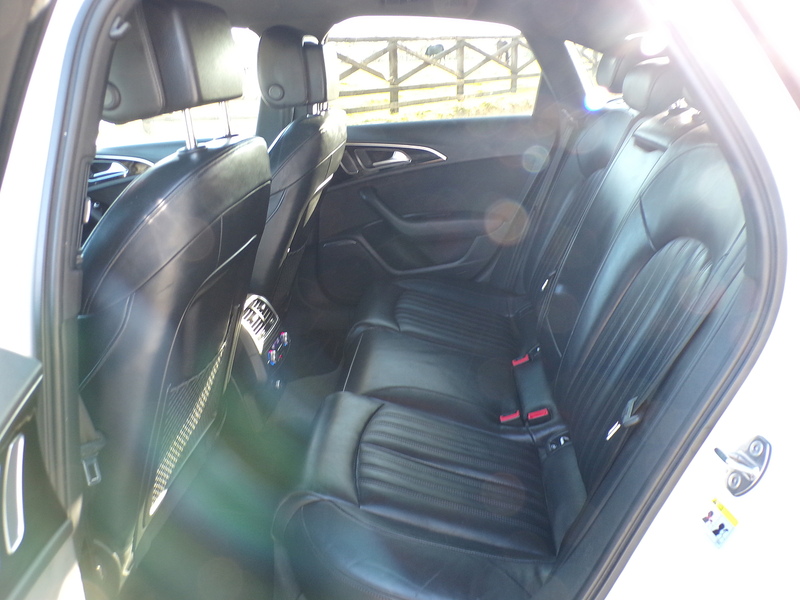 Audi A6 Saloon TDI ultra Black Edition - U1946