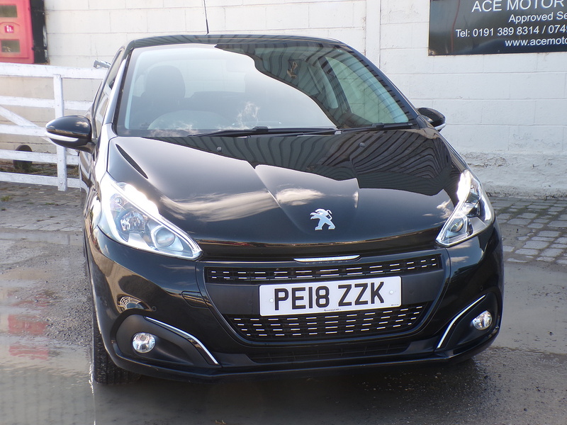 Peugeot 208 PureTech Black Edition - U1972