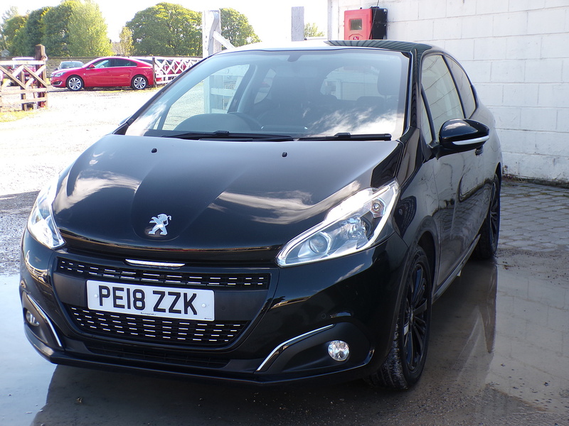 Peugeot 208 PureTech Black Edition - U1972