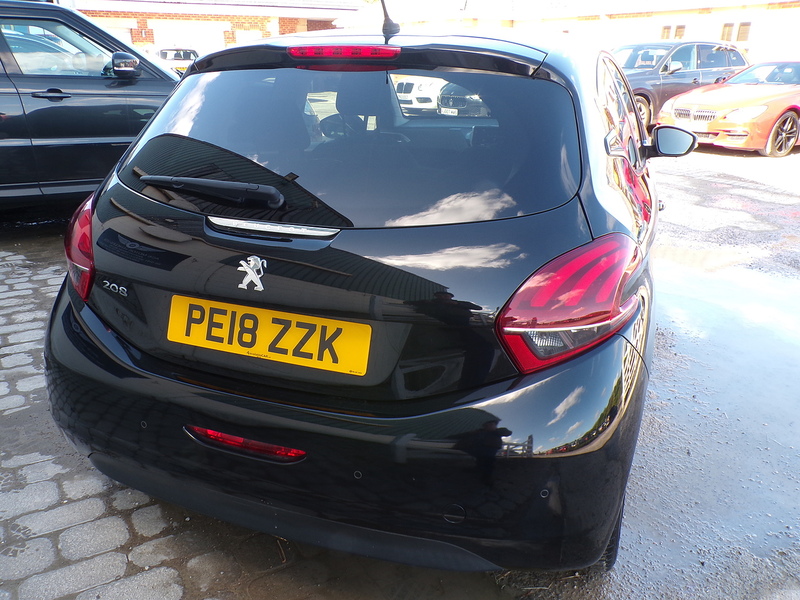 Peugeot 208 PureTech Black Edition - U1972