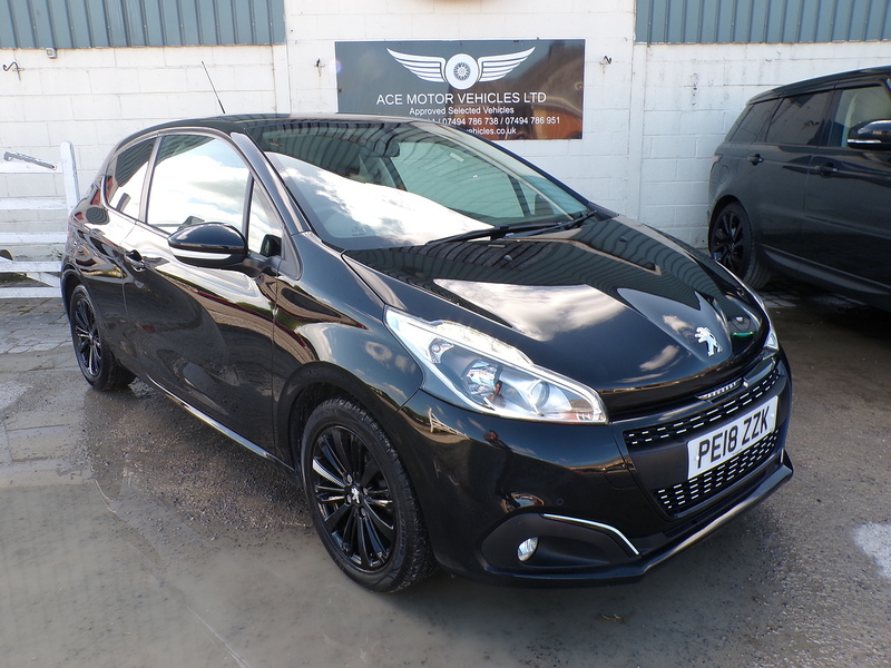 Peugeot 208 PureTech Black Edition - U1972