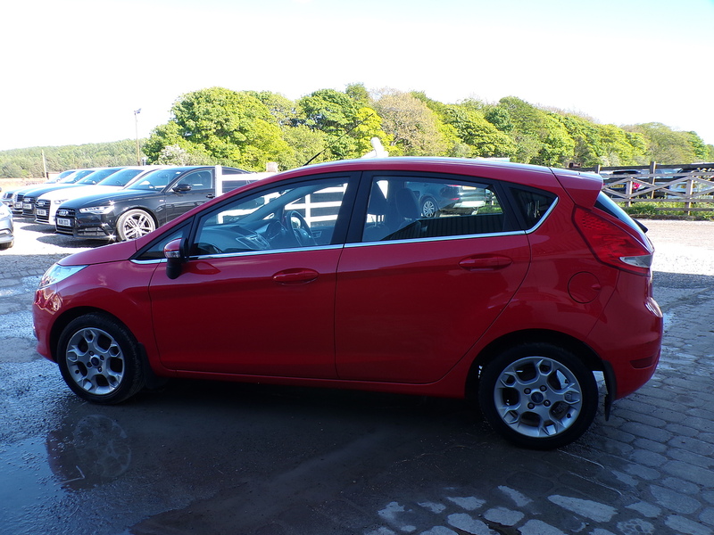 Ford Fiesta Zetec - U1974