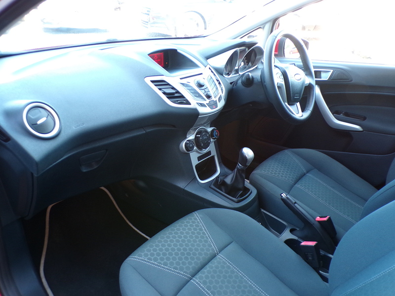 Ford Fiesta Zetec - U1974